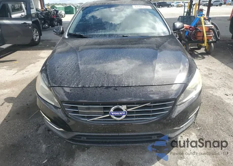 2015 Volvo S60 Platinum z USA, uszkodzony, nr VIN YV140MFMXF2341108